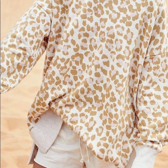 AERIE | LEOPARD PRINT CREWNECK SWEATER - Picture 3 of 8